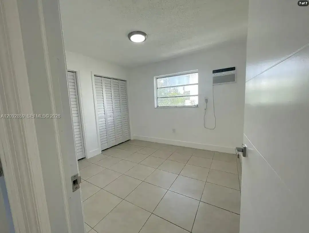 858 SW 2nd St # 4, Miami FL 33130 photo 2