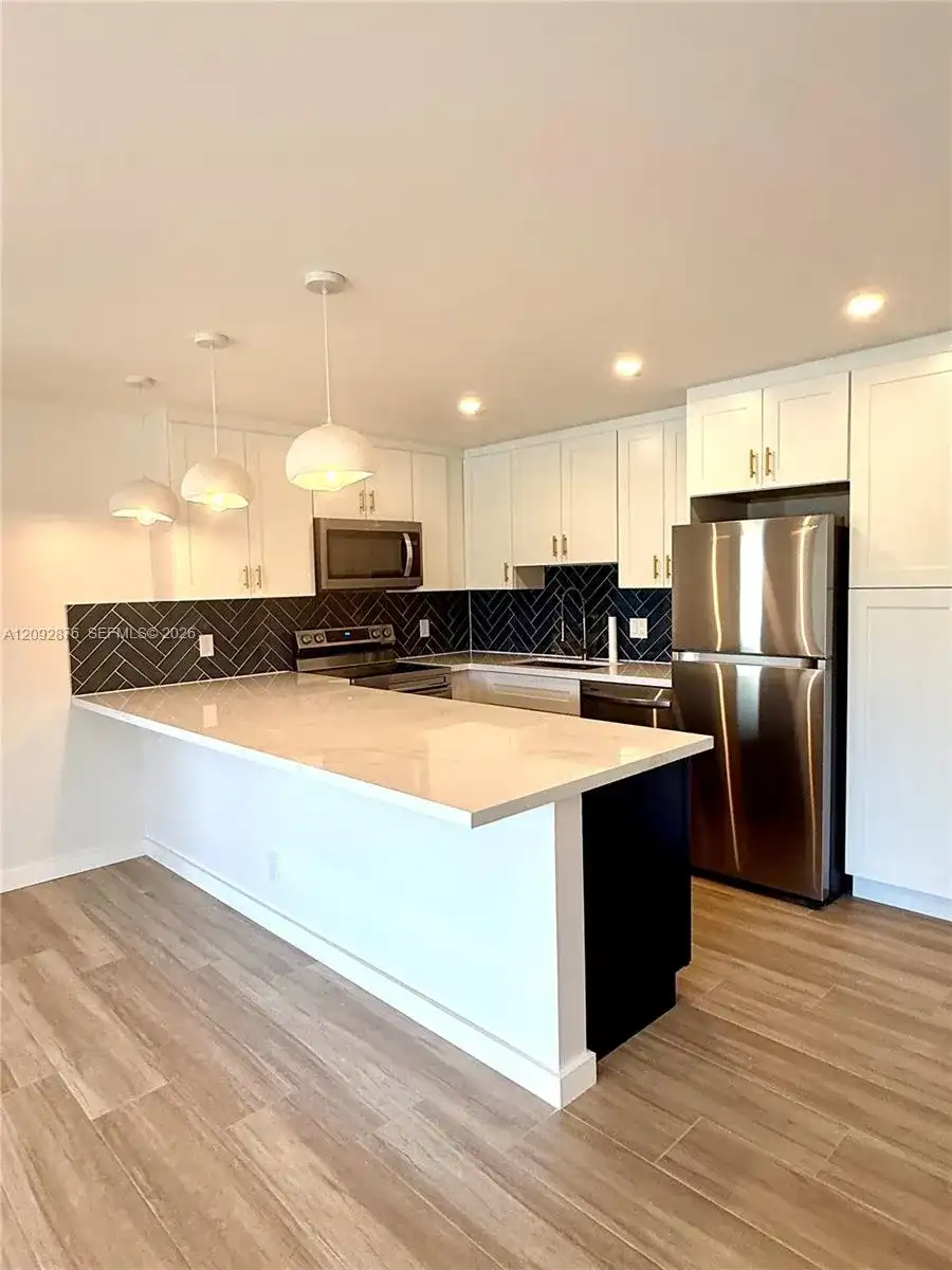 1116 Green Pine Blvd # D1, West Palm Beach FL 33409