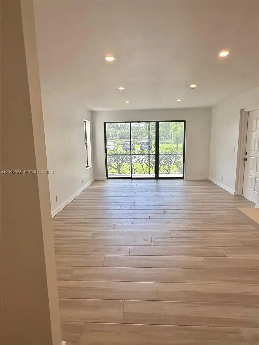 1116 Green Pine Blvd # D1, West Palm Beach FL 33409 photo 4