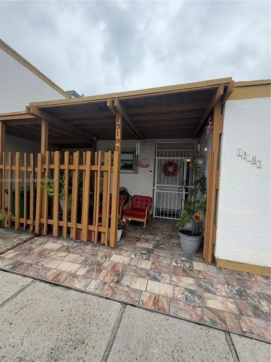 13193 SW 9th Ter, Miami FL 33184 photo 2