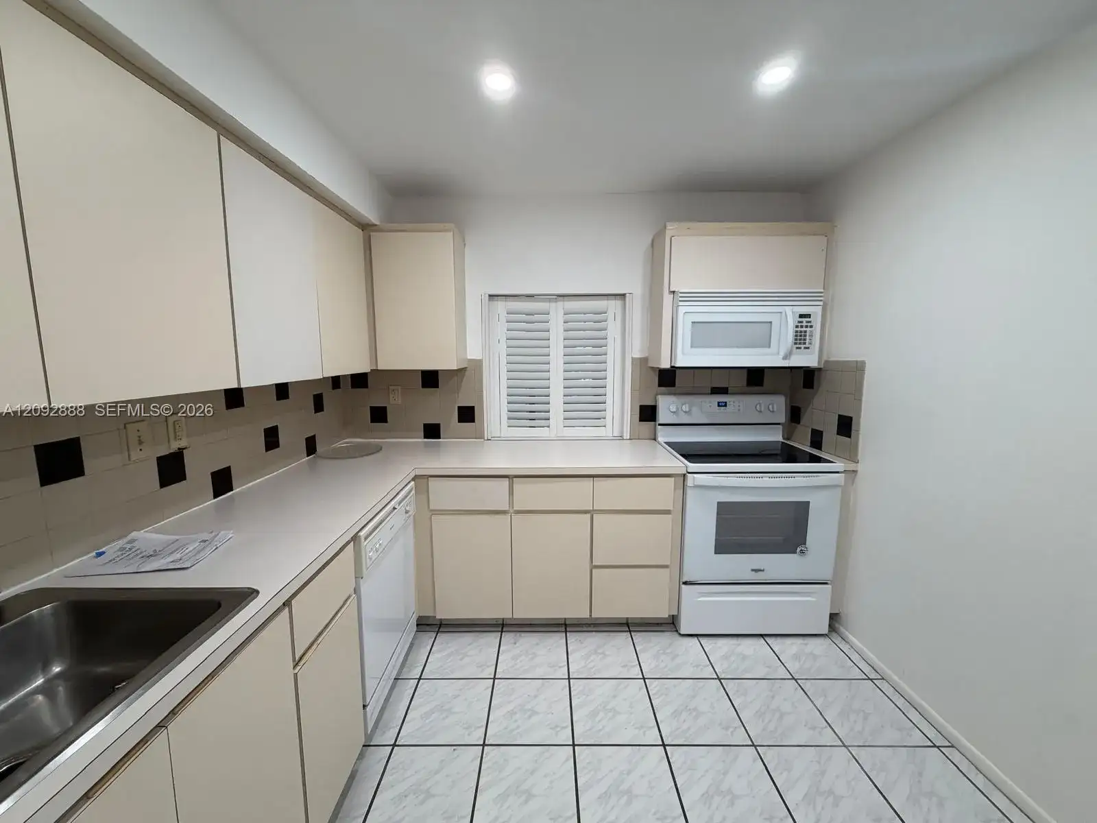 1000 Parkview Dr # 507, Hallandale Beach FL 33009 photo 4