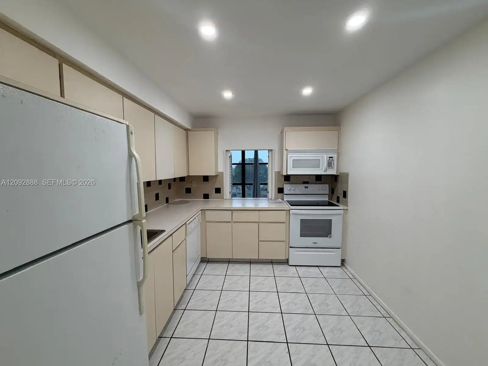 1000 Parkview Dr # 507, Hallandale Beach FL 33009 photo 5