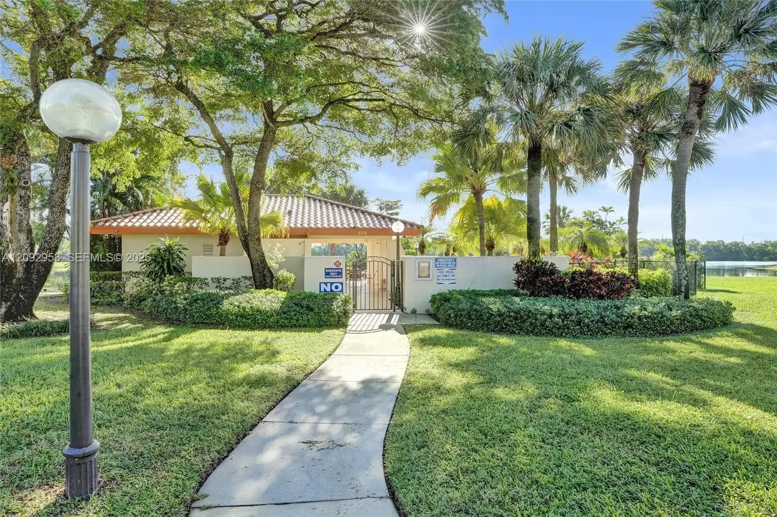 105 Liberty Ct, Deerfield Beach FL 33442 photo 4
