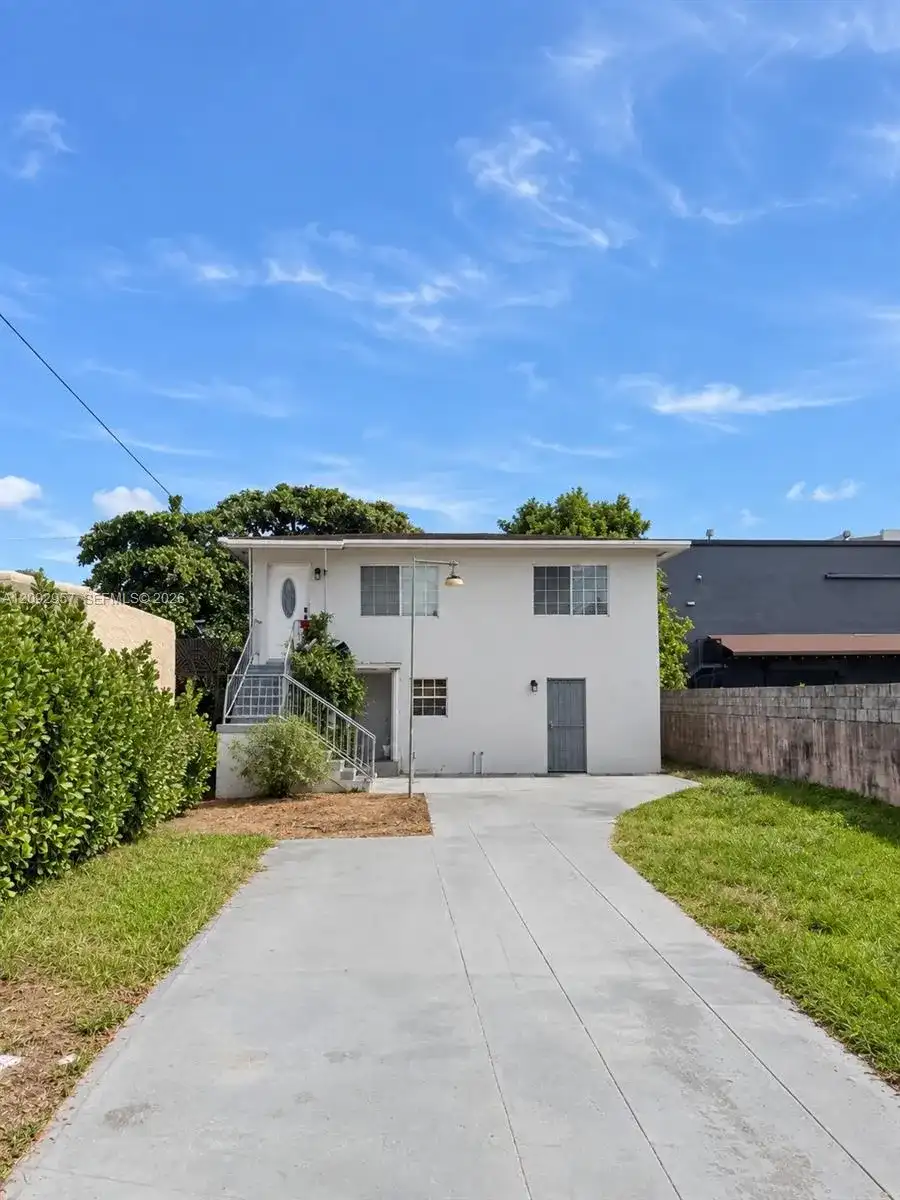 2315 NW 35th St, Miami FL 33142