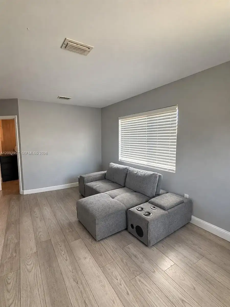 2315 NW 35th St, Miami FL 33142 photo 2
