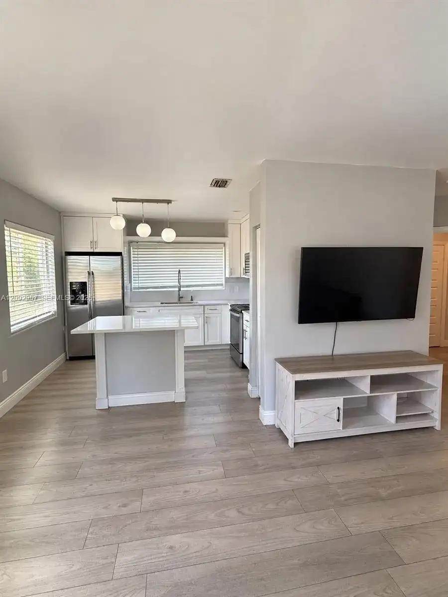2315 NW 35th St, Miami FL 33142 photo 3