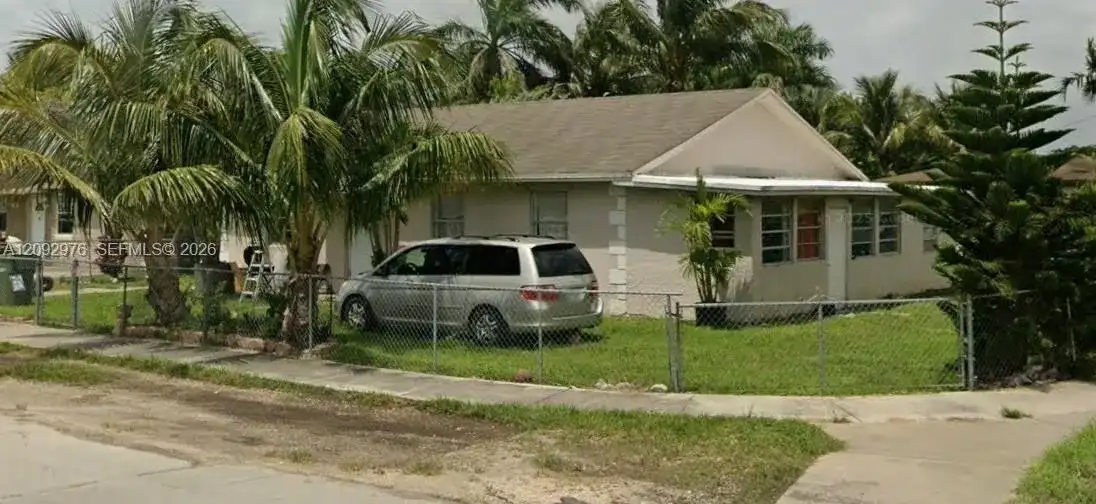 24 SW 17th Ave, Homestead FL 33030