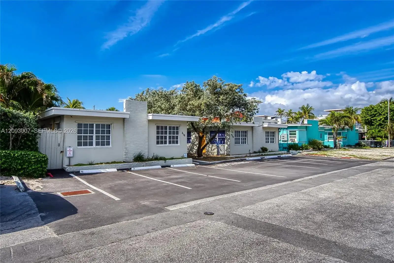 318 Walnut St, Hollywood FL 33019 photo 4