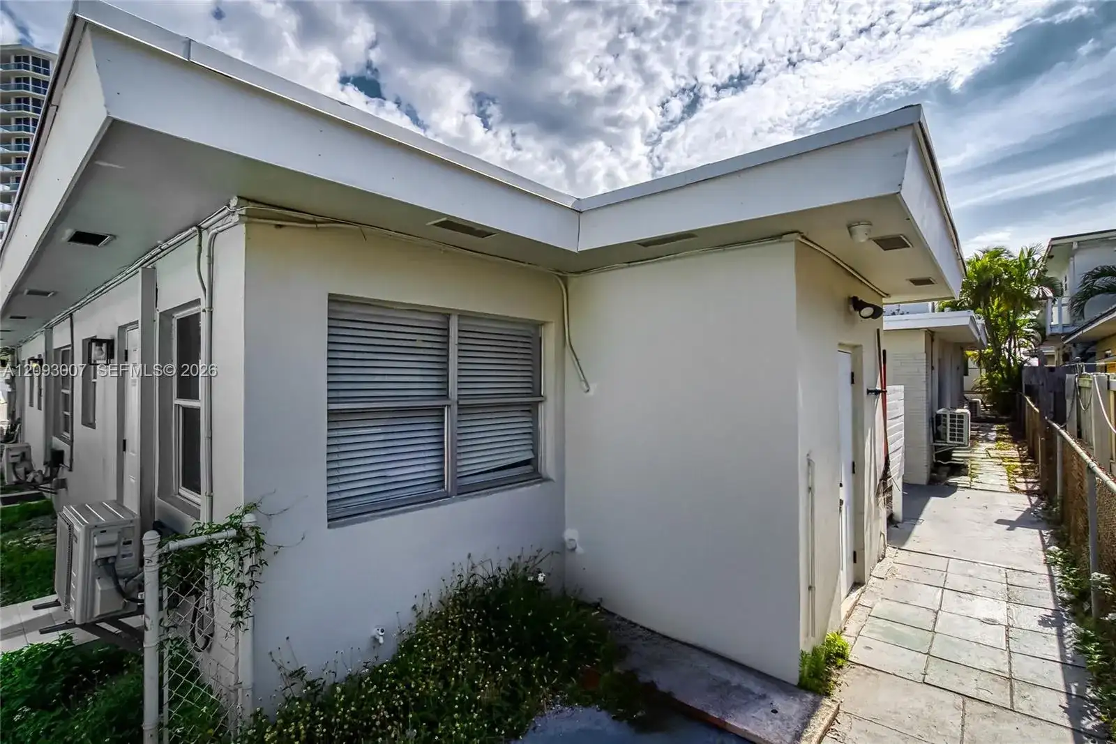 318 Walnut St, Hollywood FL 33019 photo 5