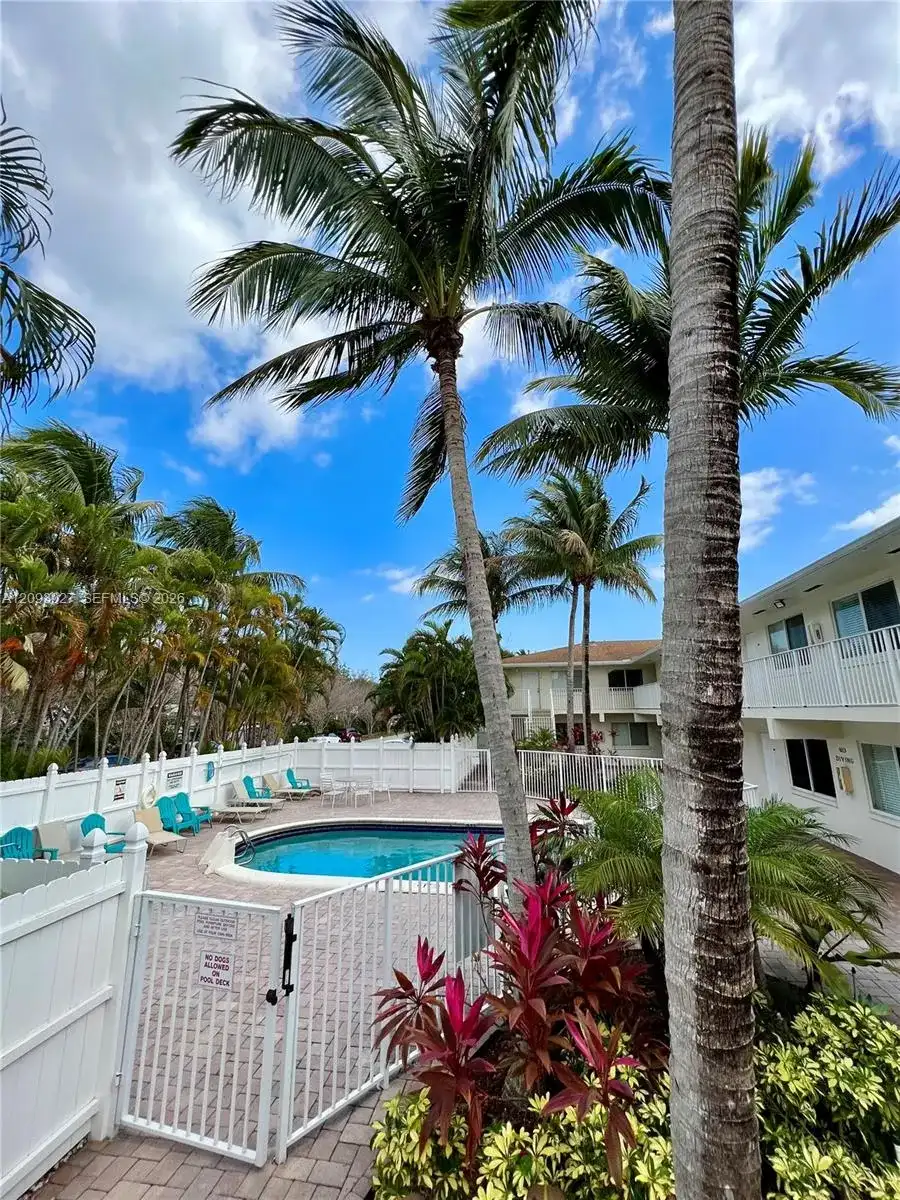 1872 NE 46th St # D4, Fort Lauderdale FL 33308