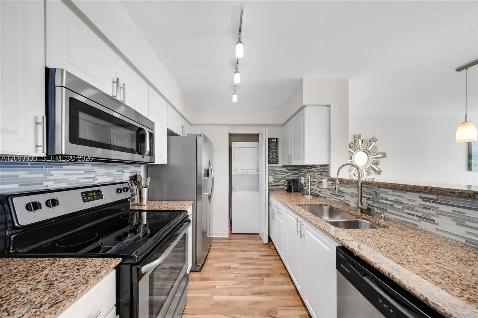 1155 Brickell Bay Dr # 2207, Miami FL 33131 photo 3