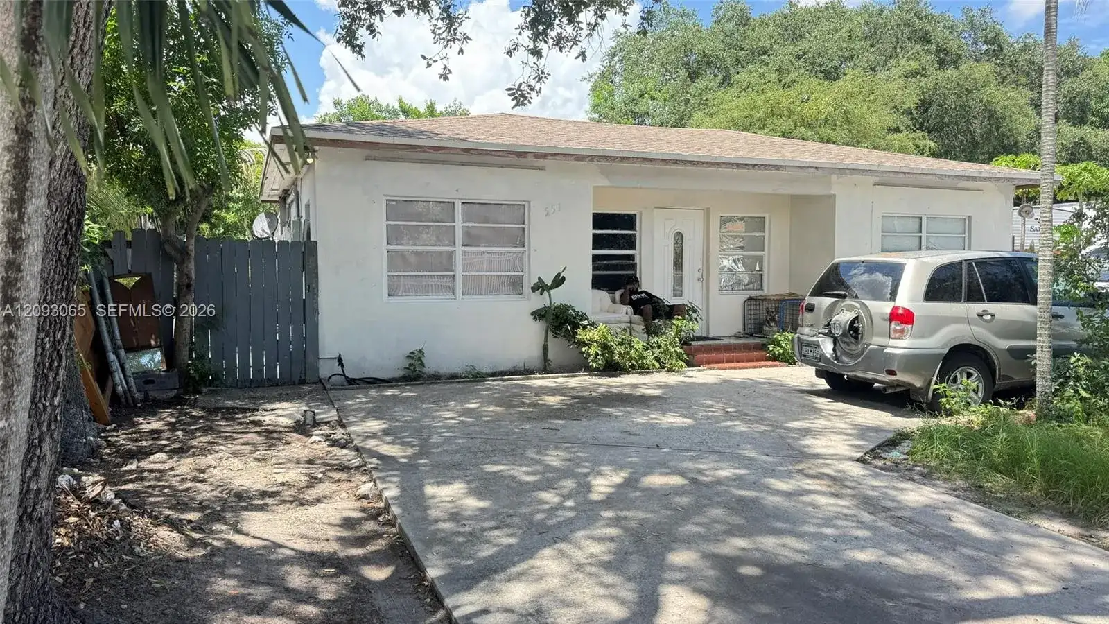 551 NE 159th St, Miami FL 33162 photo 2