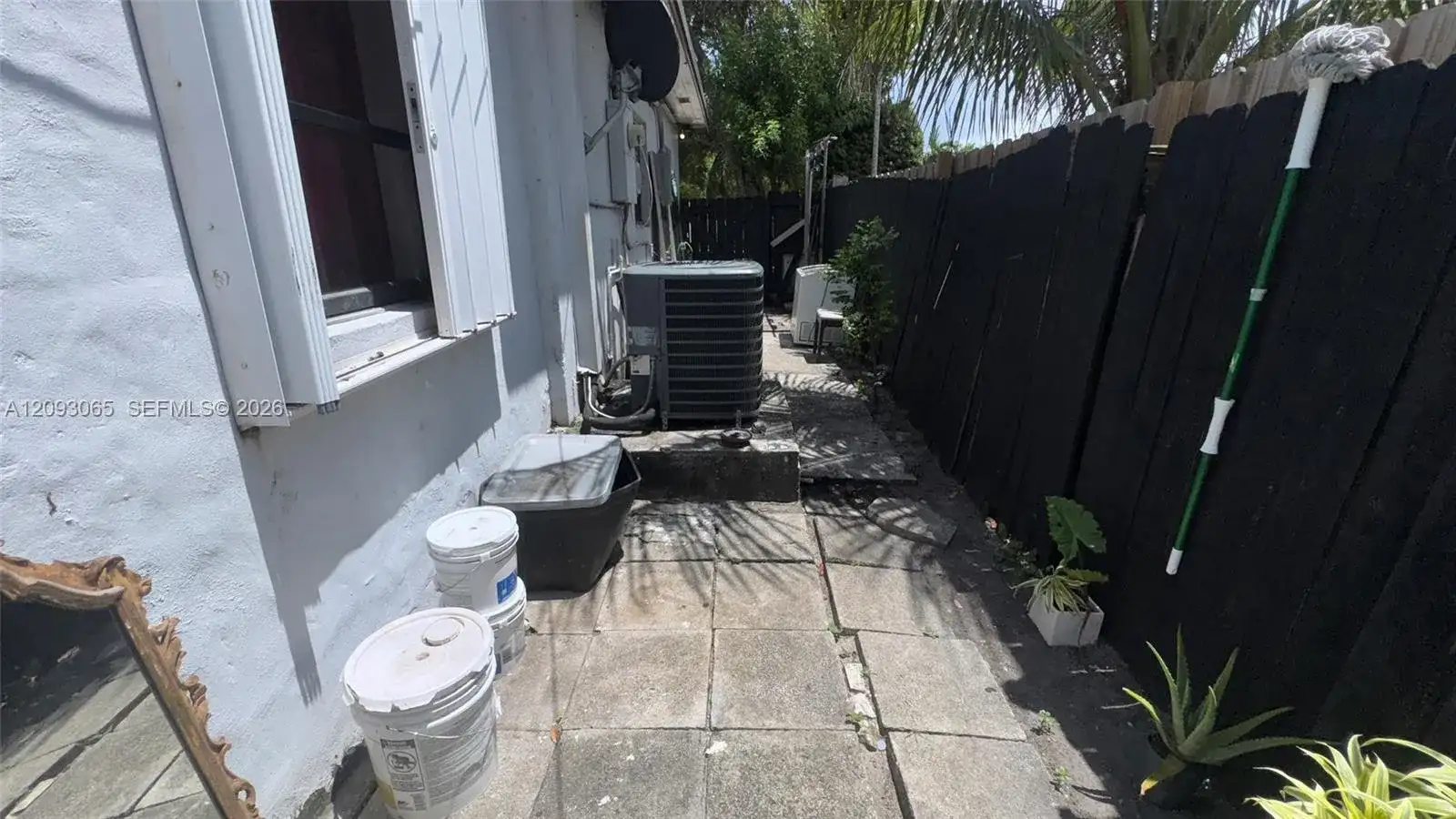 551 NE 159th St, Miami FL 33162 photo 4