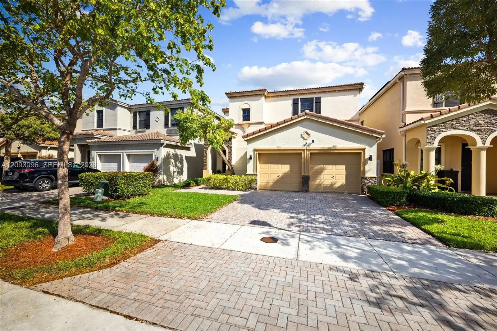 697 NE 193rd Ter, Miami FL 33179 photo 3