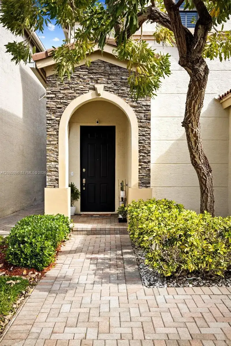 697 NE 193rd Ter, Miami FL 33179 photo 4