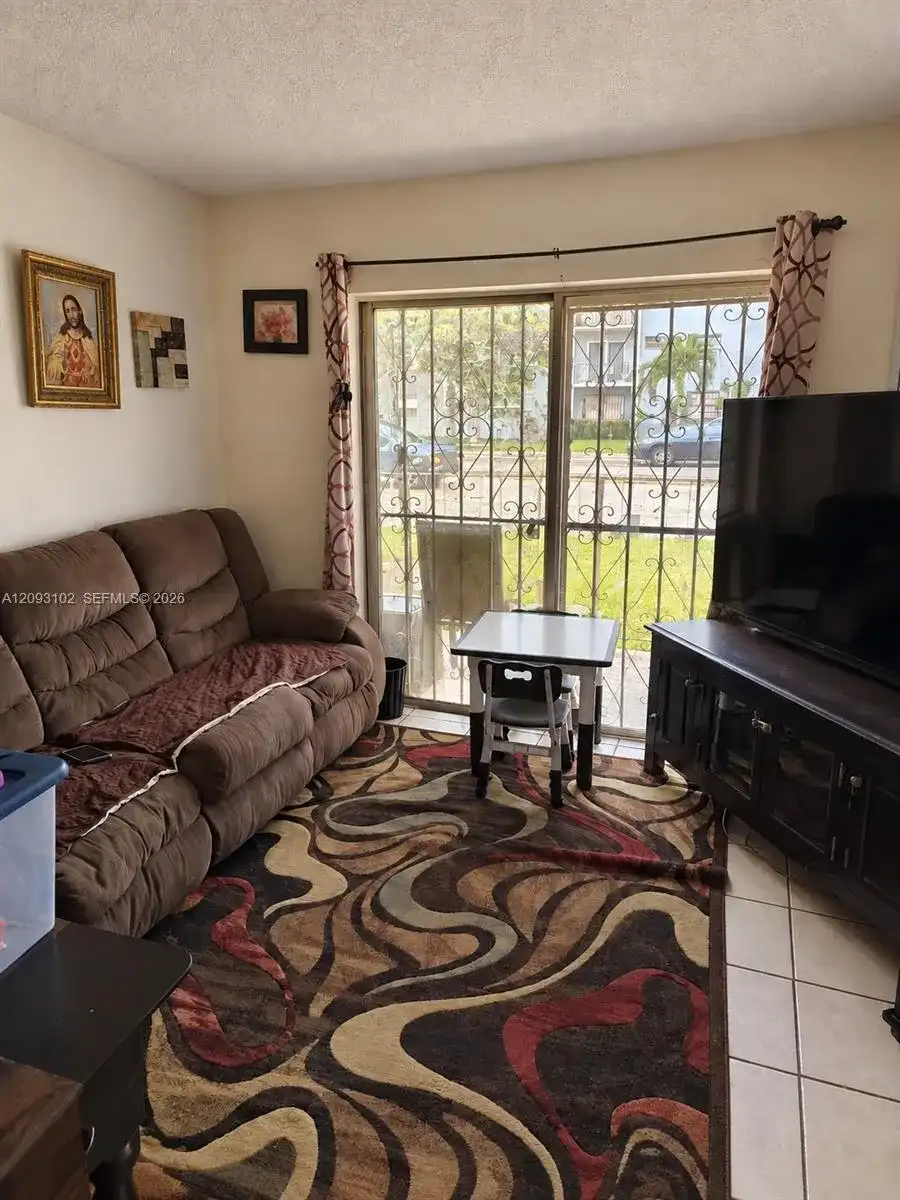 6820 W Flagler St # 103, Miami FL 33144