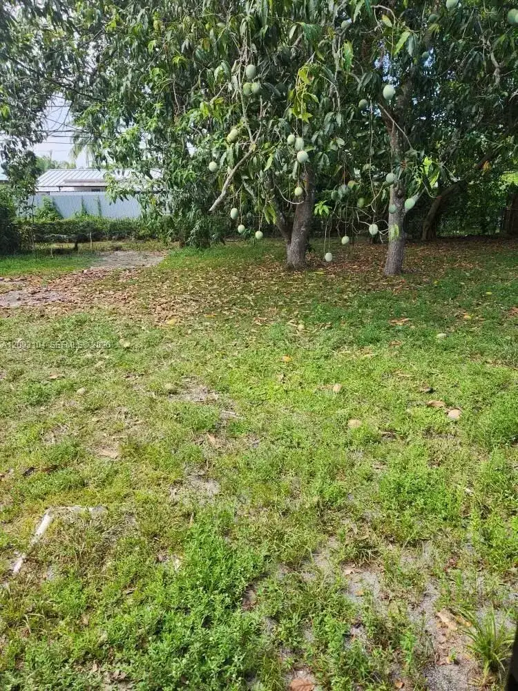 915 Dunad Ave, Opa-Locka FL 33054 photo 2
