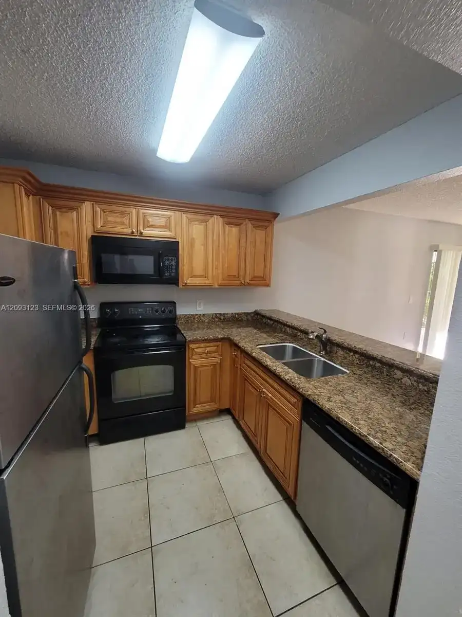 1545 Lake Crystal Dr # H, West Palm Beach FL 33411