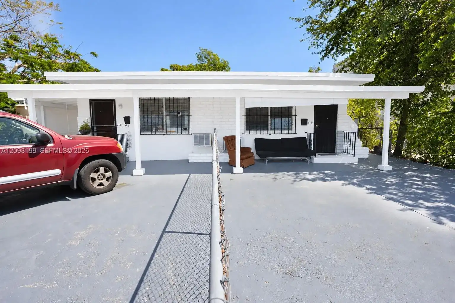 2135 NW 1st Ter, Miami FL 33125 photo 2