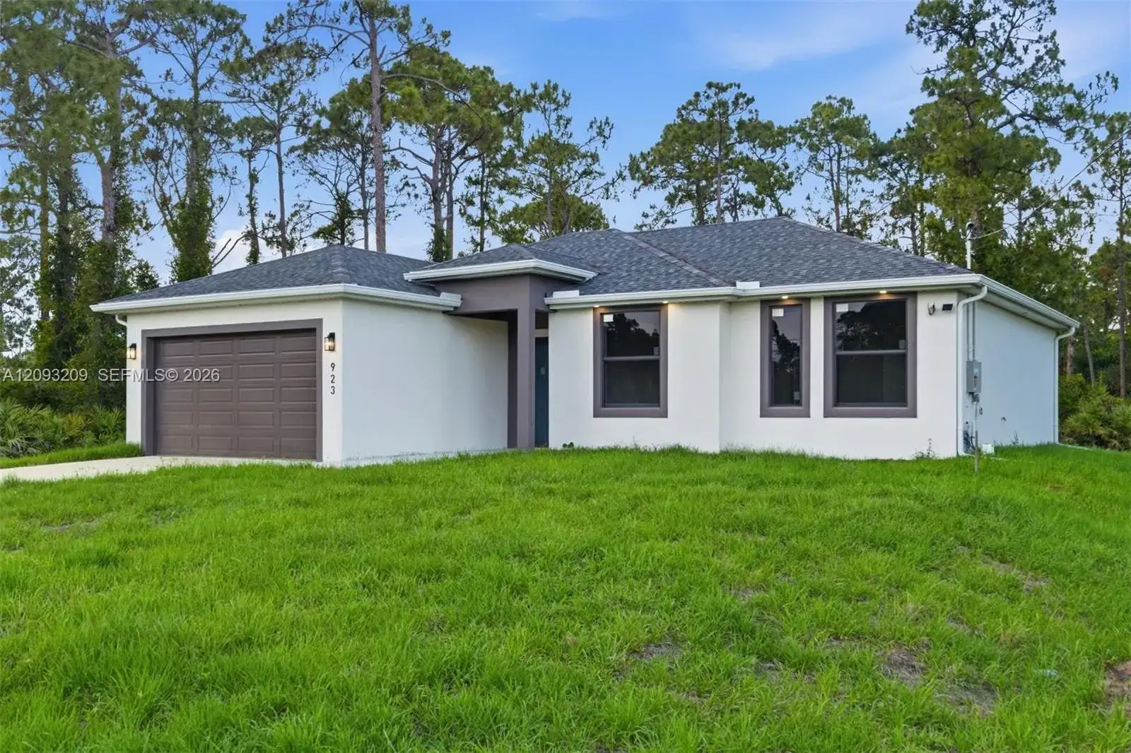 923 MILWAUKEE BLVD, Lehigh Acres FL 33974 photo 2
