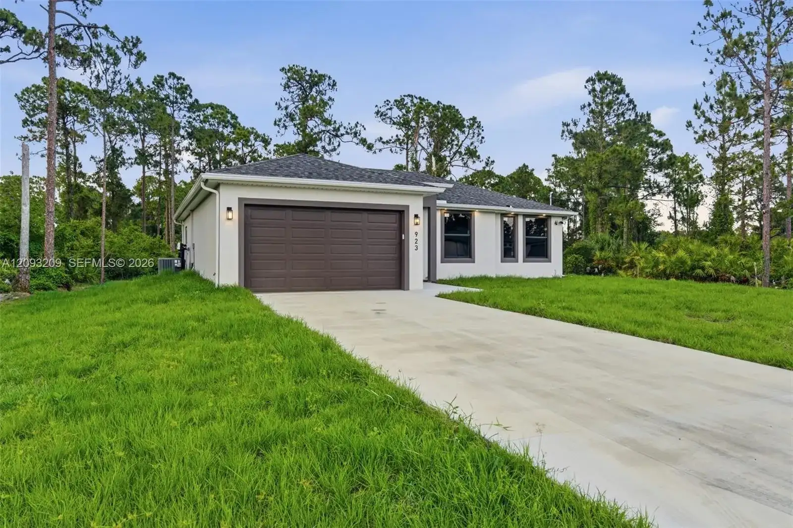 923 MILWAUKEE BLVD, Lehigh Acres FL 33974 photo 3