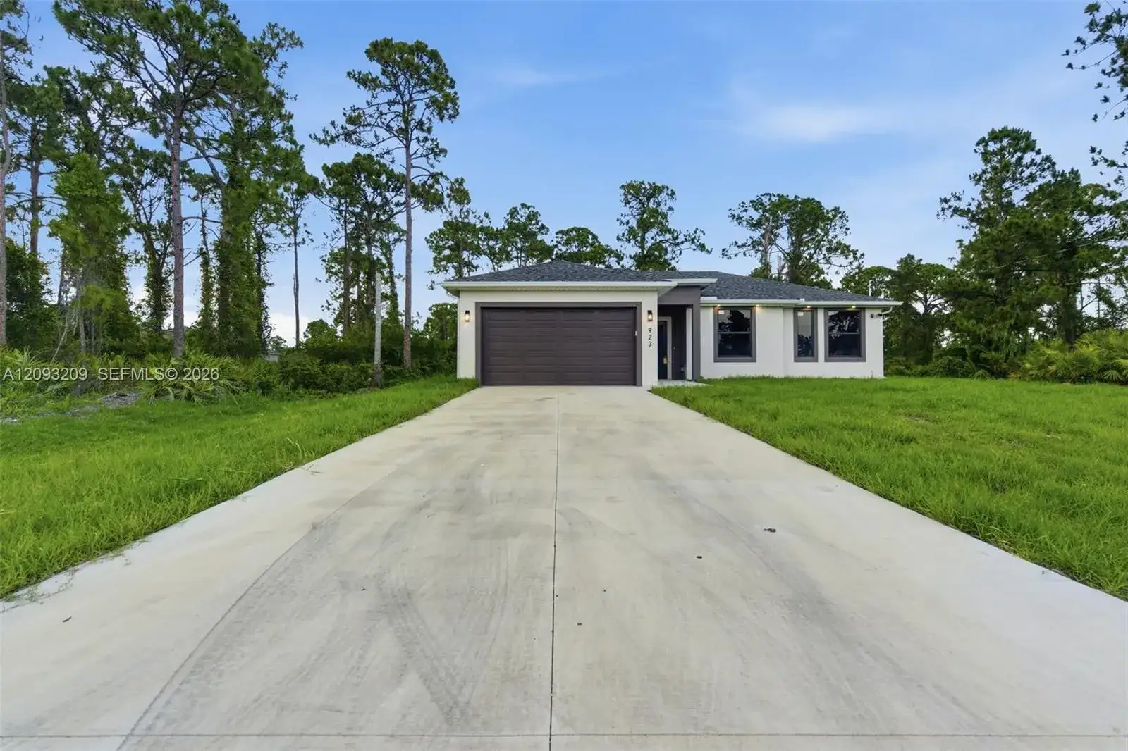 923 MILWAUKEE BLVD, Lehigh Acres FL 33974 photo 4