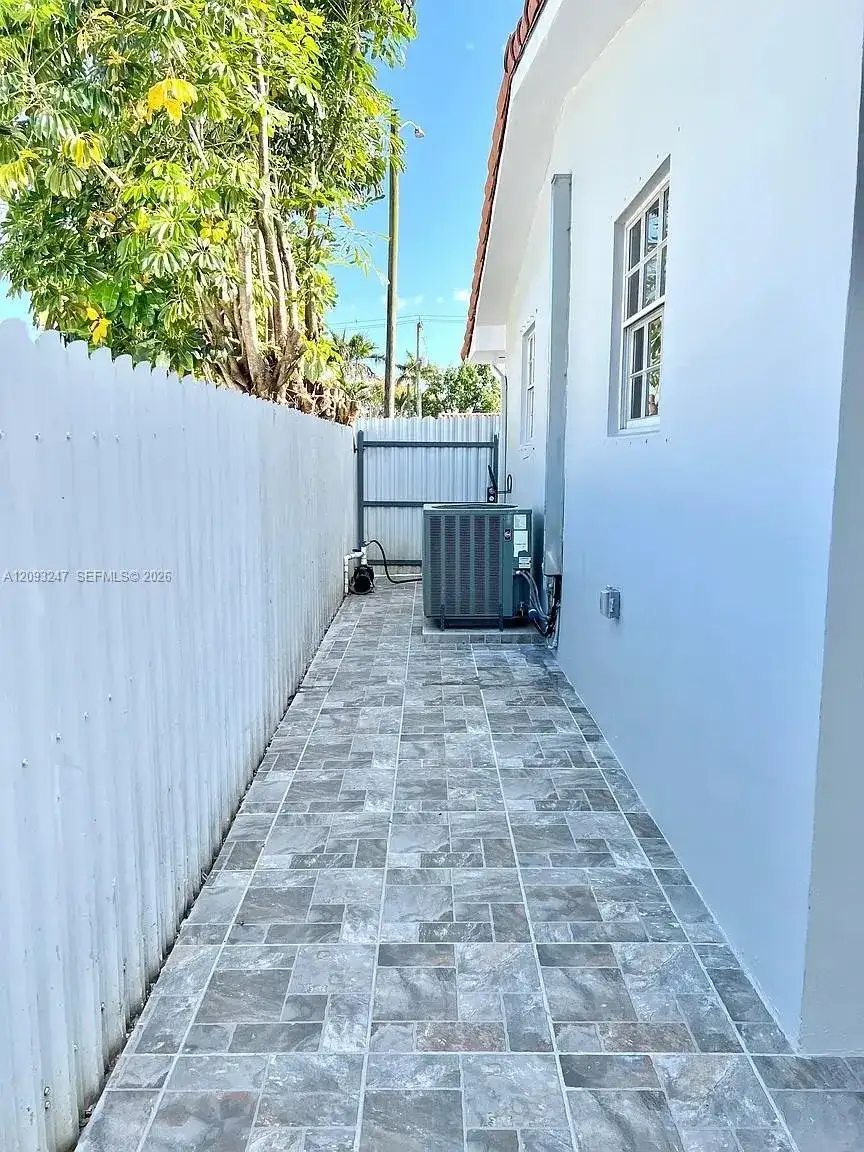 1175 W 33rd Pl, Hialeah FL 33012 photo 3