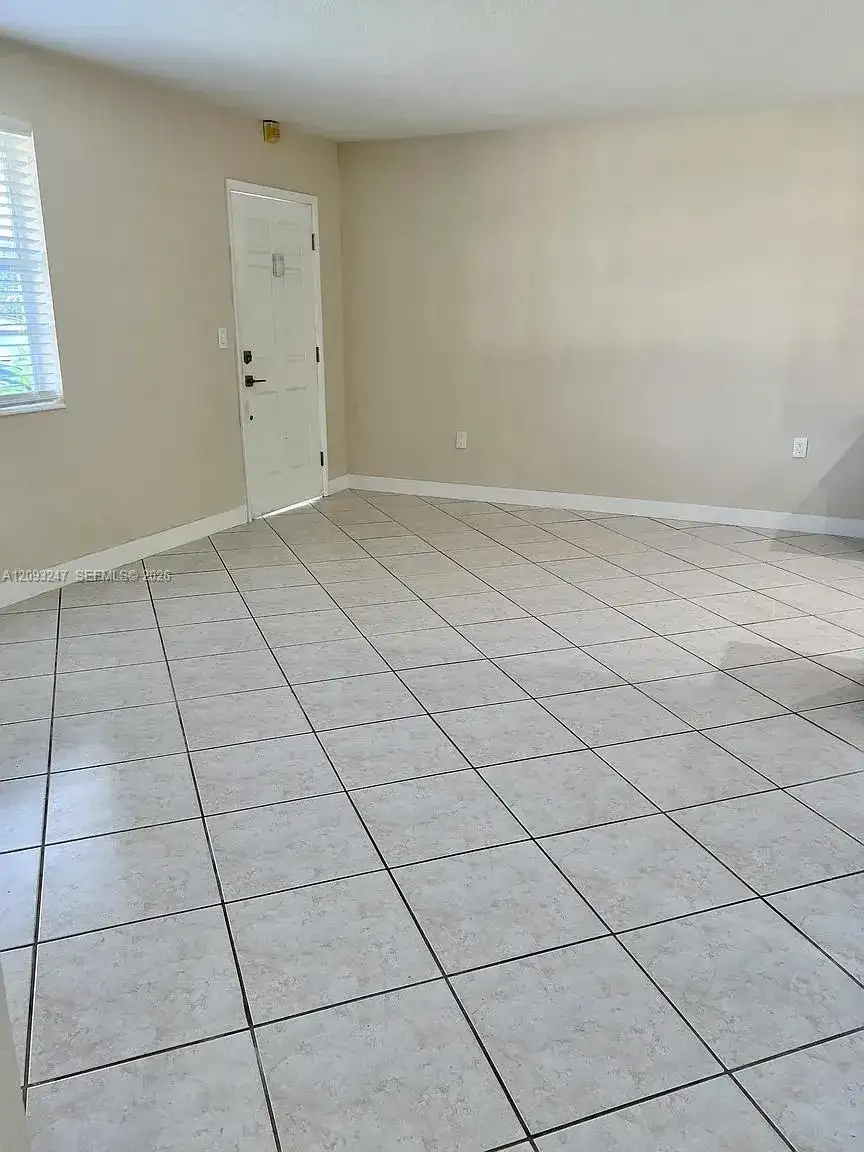 1175 W 33rd Pl, Hialeah FL 33012 photo 5