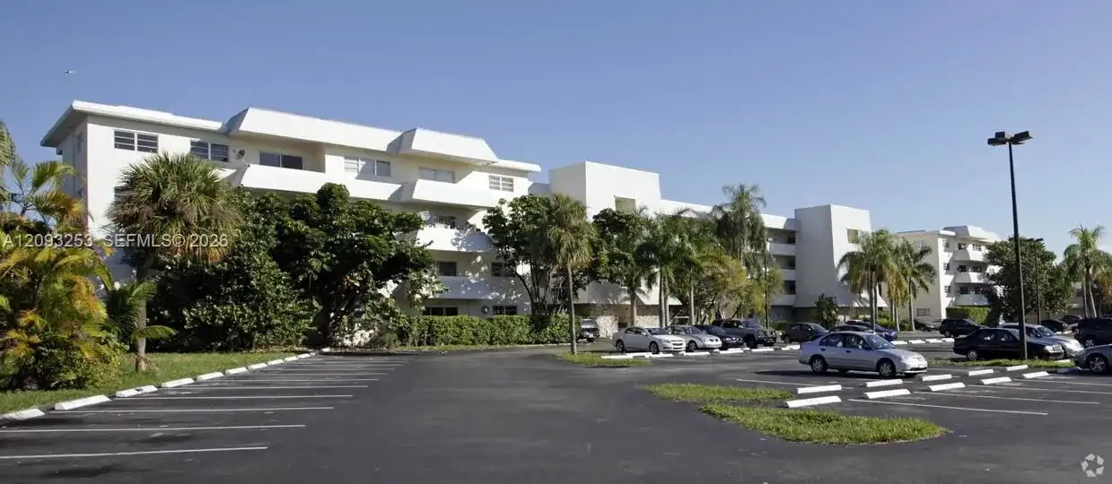 7410 SW 82nd St # K410, Miami FL 33143
