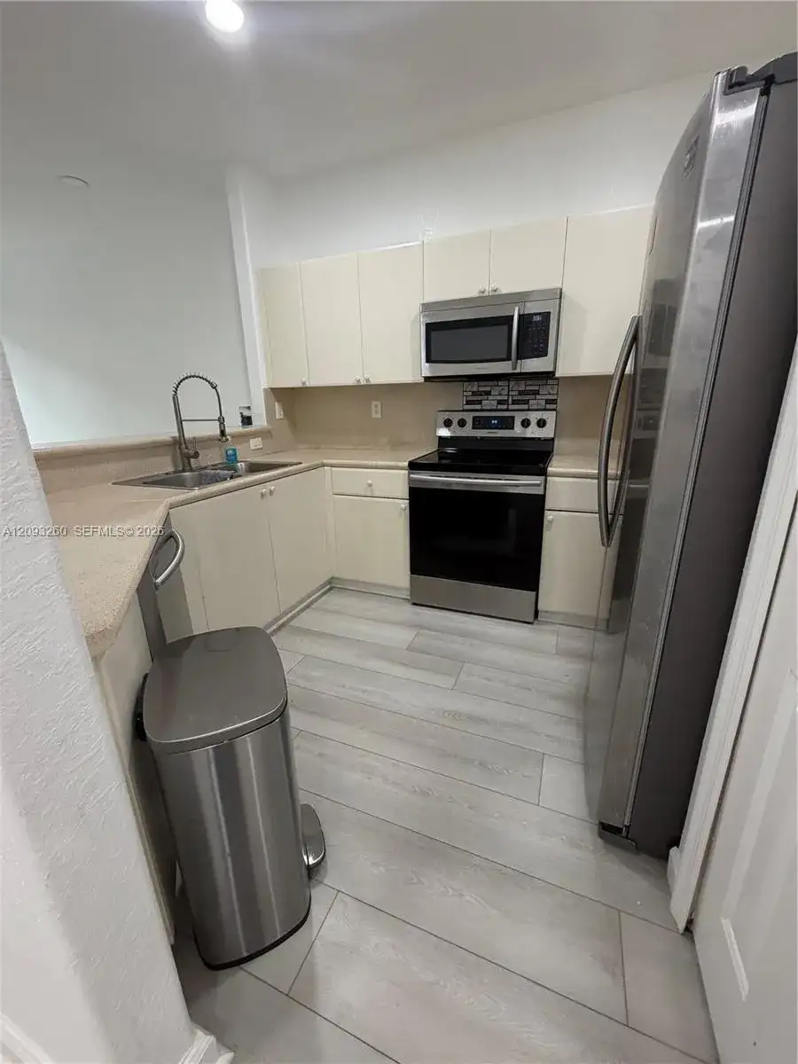 1432 SE 25th Ave, Homestead FL 33035 photo 5