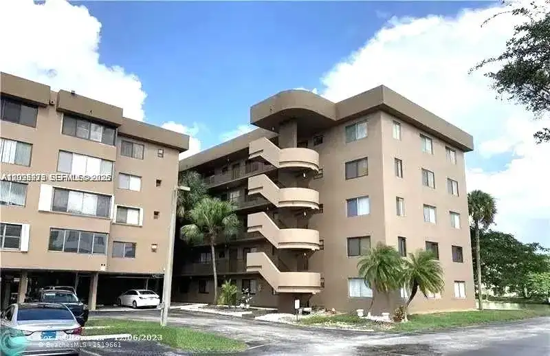 8020 Hampton Blvd # 309, North Lauderdale FL 33068 photo 2
