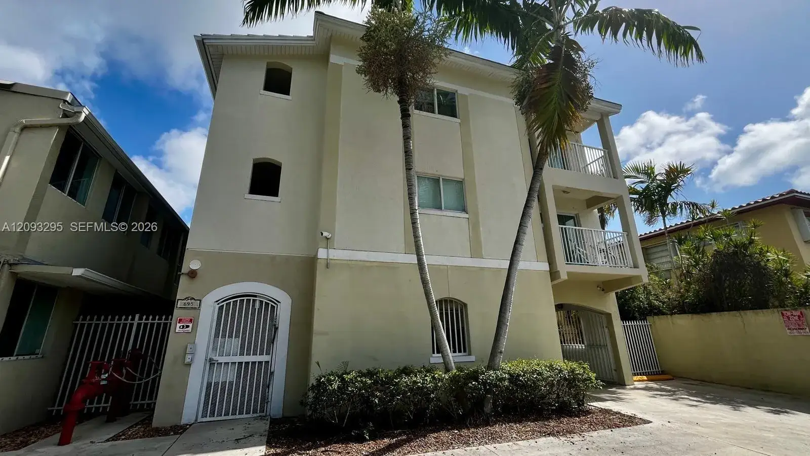 695 SW 11th St # 204, Miami FL 33129