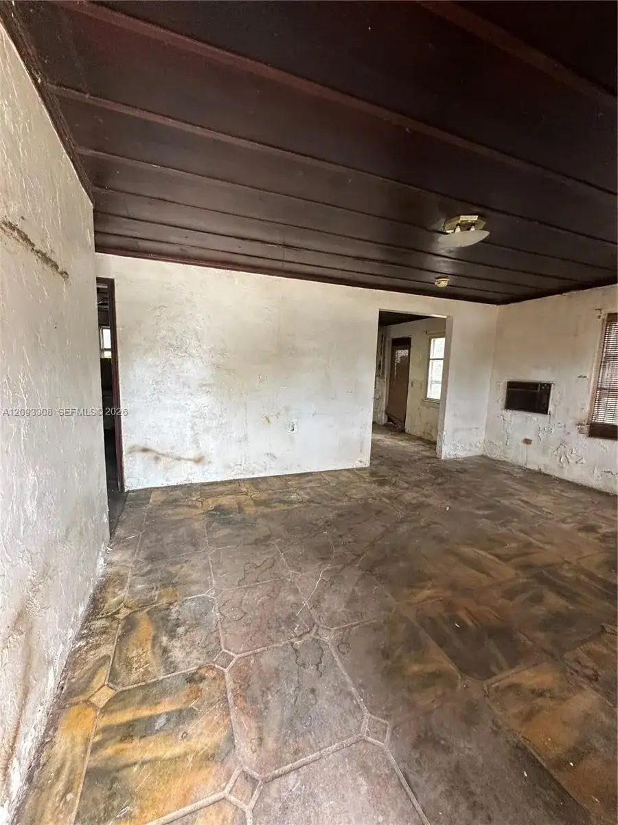 16122 NE 18th Ct, North Miami Beach FL 33162 photo 4