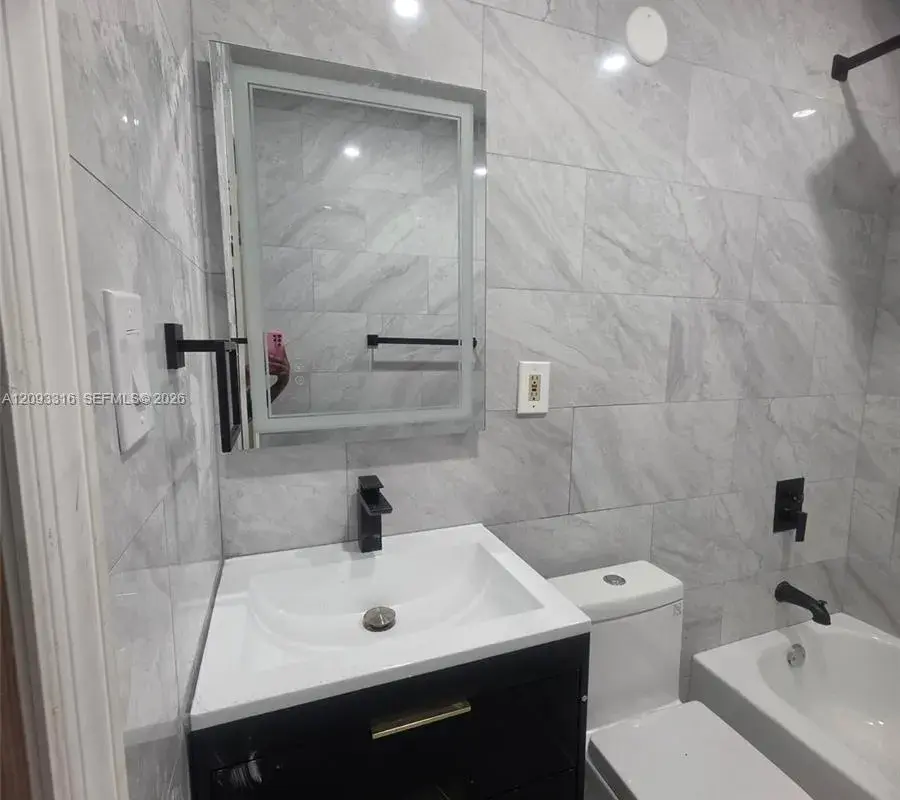 9624 NW 24, Miami FL 33147