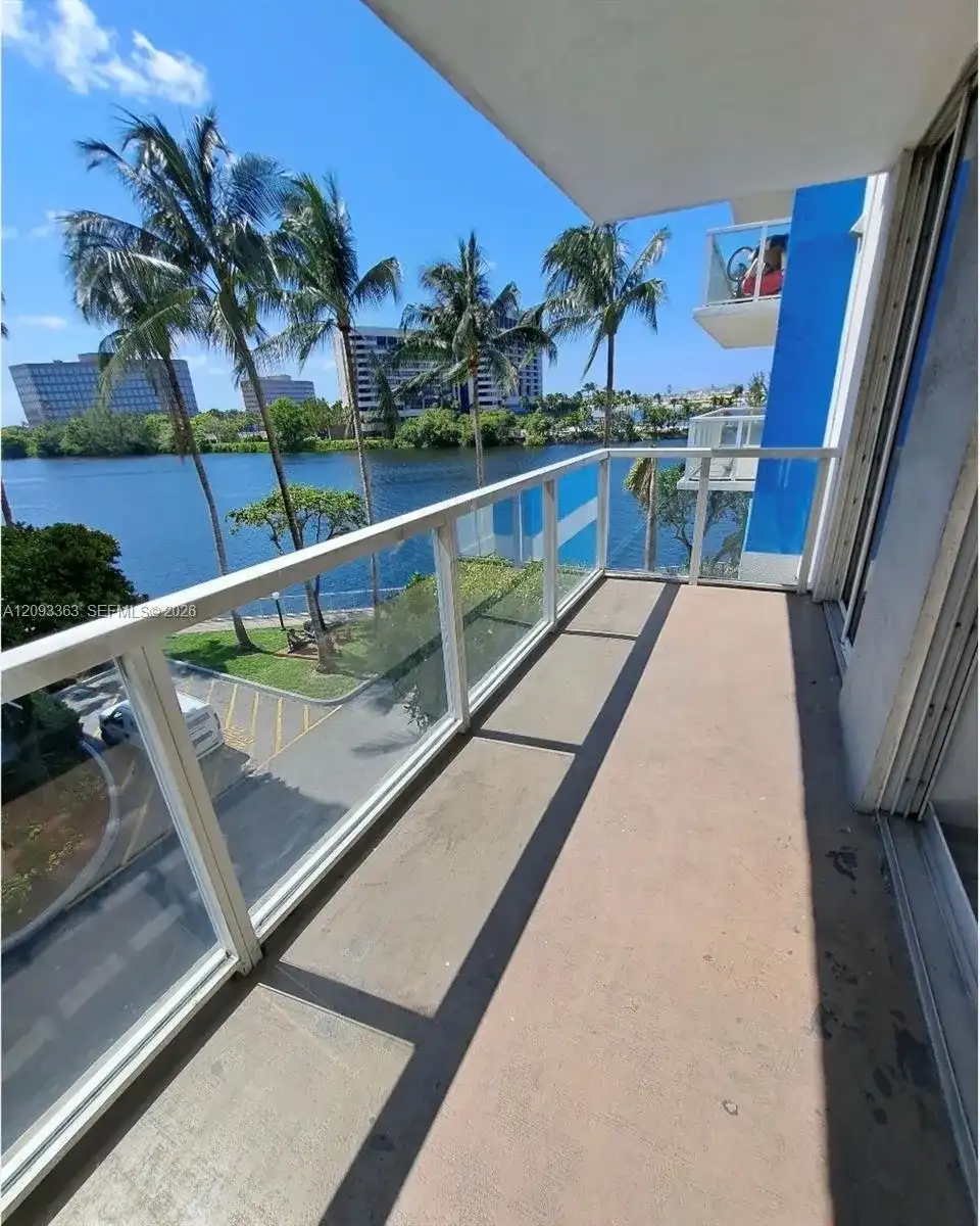 5085 NW 7th St # 403, Miami FL 33126