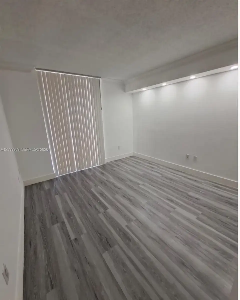5085 NW 7th St # 403, Miami FL 33126 photo 2