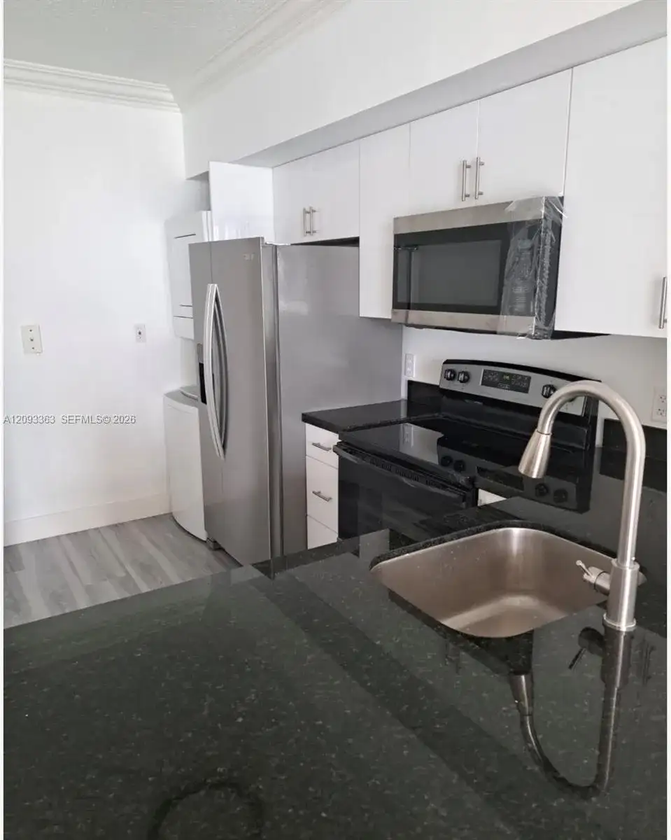 5085 NW 7th St # 403, Miami FL 33126 photo 3