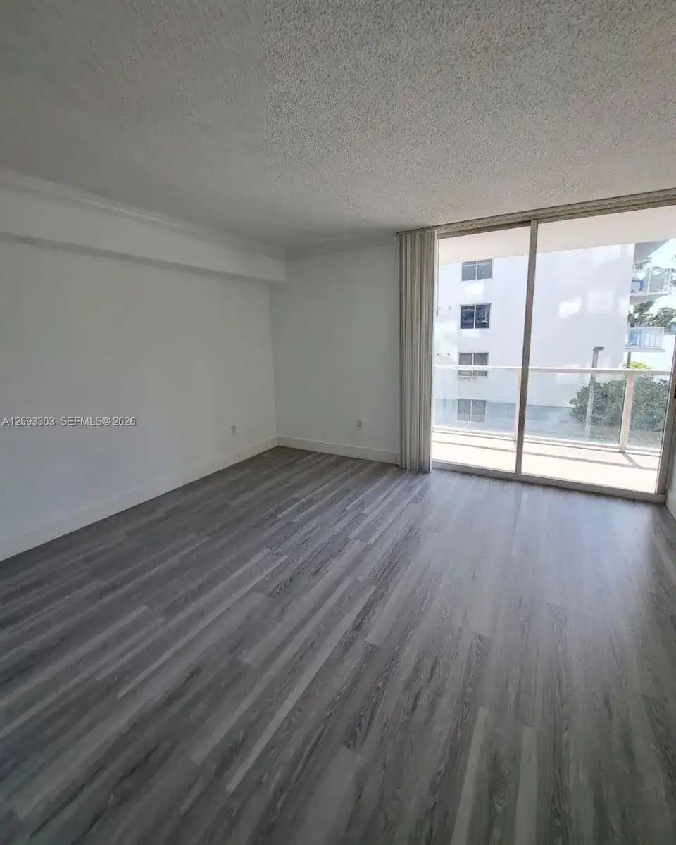 5085 NW 7th St # 403, Miami FL 33126 photo 5
