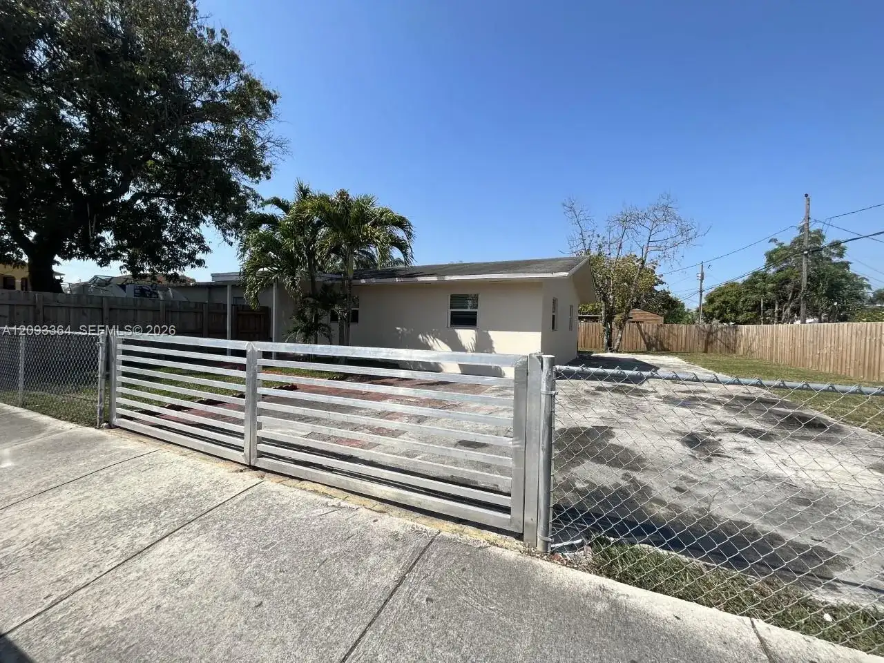 991 E 20th St, Hialeah FL 33013 photo 2