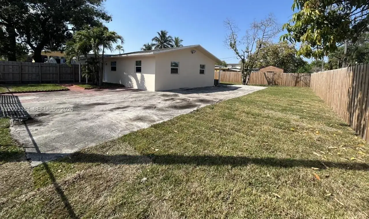 991 E 20th St, Hialeah FL 33013 photo 3