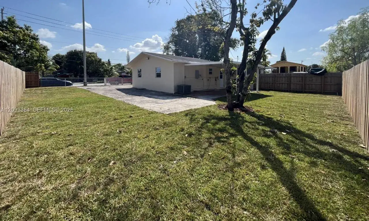 991 E 20th St, Hialeah FL 33013 photo 4
