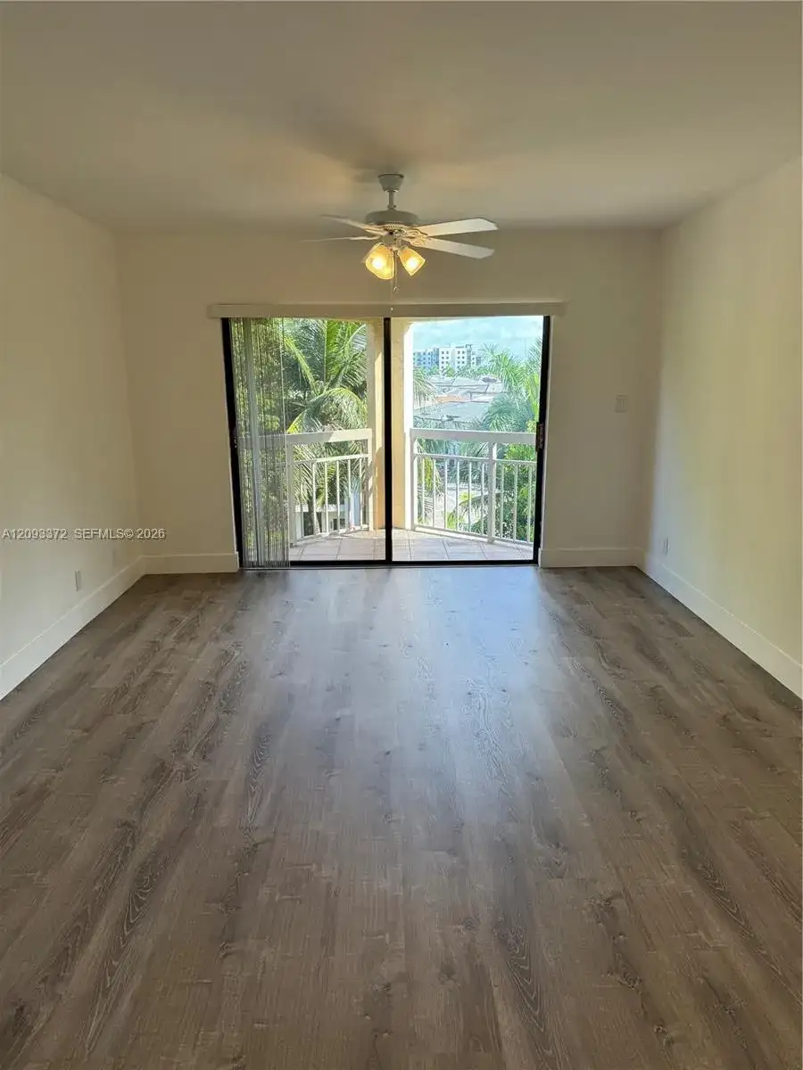 8290 Lake Dr # 536, Doral FL 33166 photo 3