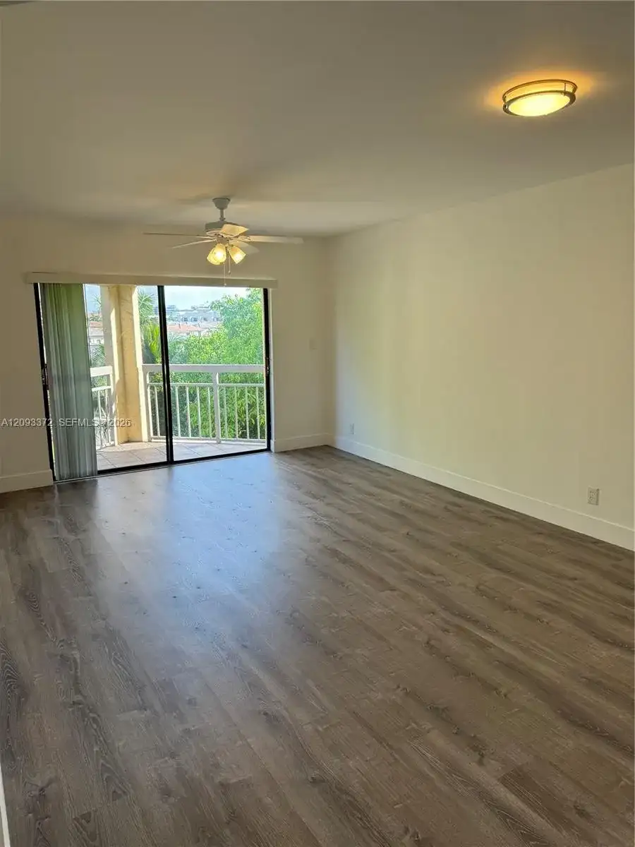 8290 Lake Dr # 536, Doral FL 33166 photo 4