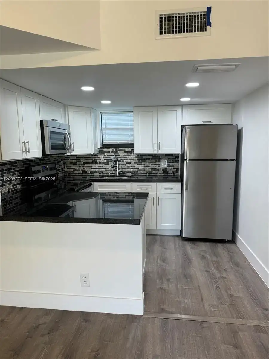 8290 Lake Dr # 536, Doral FL 33166 photo 5