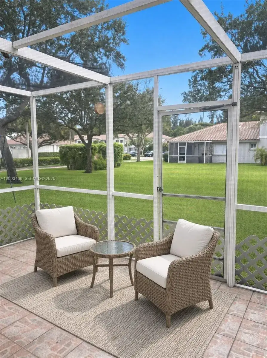 20844 NW 2nd St, Pembroke Pines FL 33029 photo 2