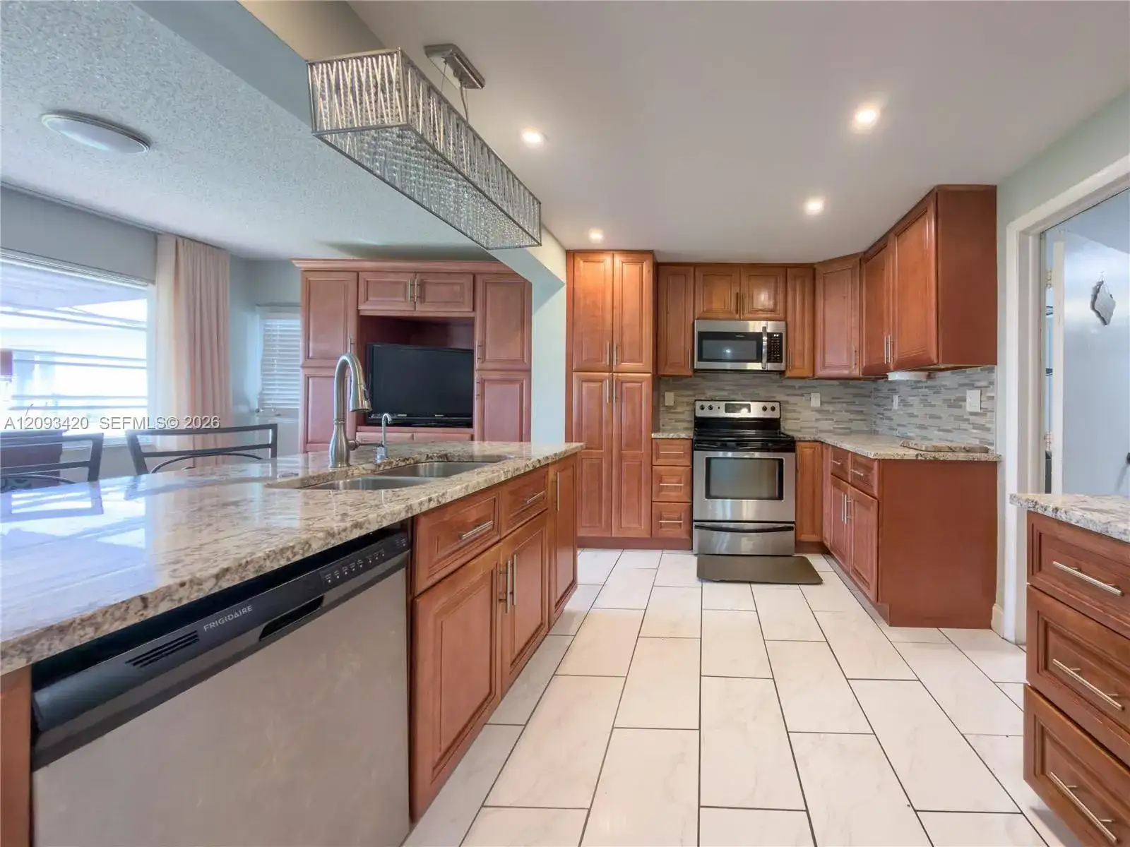 310 NW 25th Ct, Pompano Beach FL 33064 photo 4