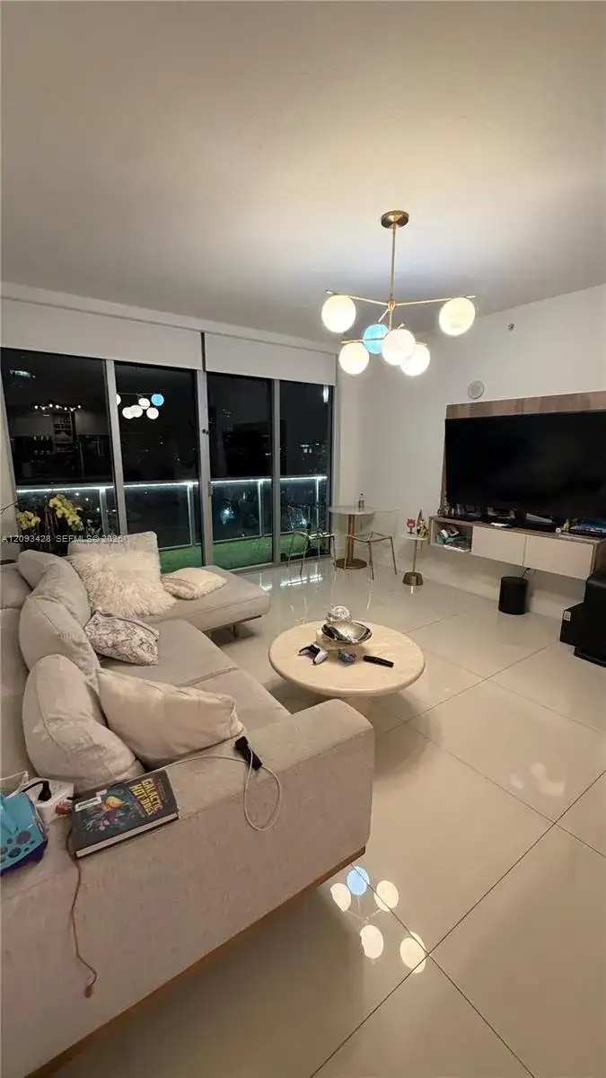 79 SW 12th St, Miami FL 33130 photo 2