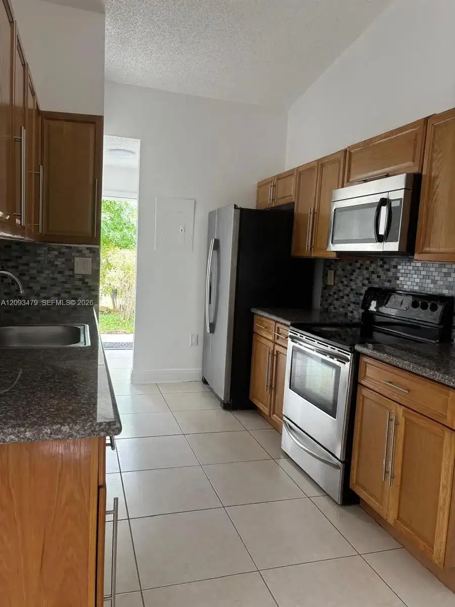 815 NE 213th Ter # 04, Miami FL 33179