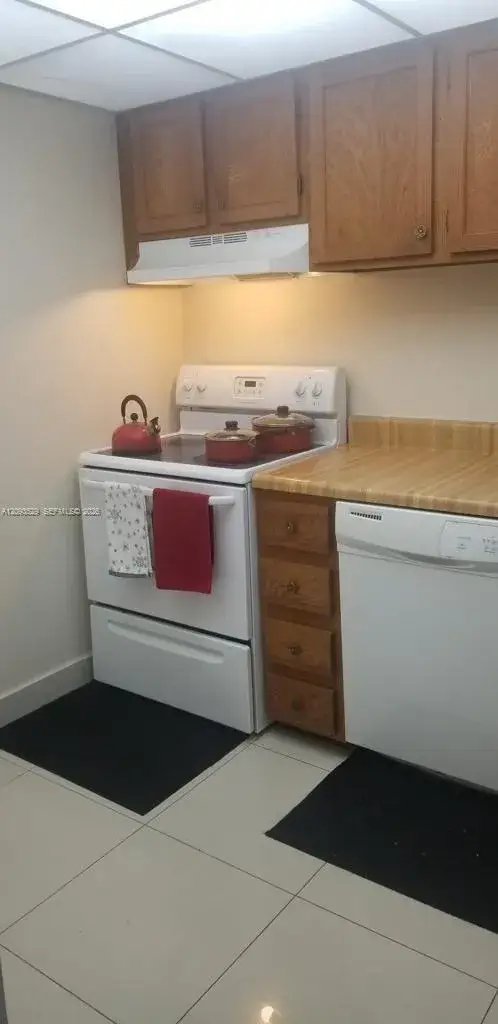 3650 Inverrary Dr # 2Y, Lauderhill FL 33319