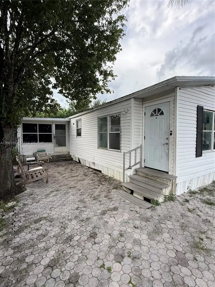 1531 DREXEL RD, West Palm Beach FL 33147